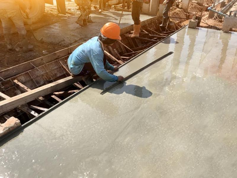 Pose d'une dalle en b&eacute;ton &agrave; Vrigny, les &eacute;tapes essentielles